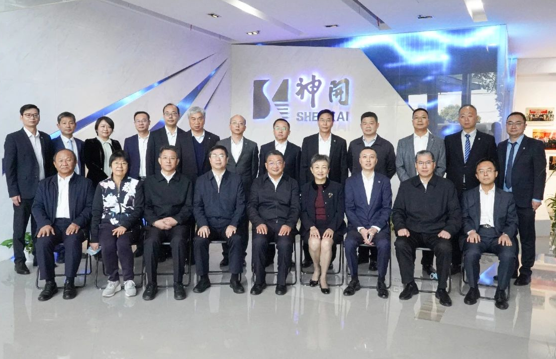 中石化高級(jí)副總裁劉宏斌一行益臨神開參觀考察(圖6) 中石化高級(jí)副總裁劉宏斌一行益臨神開參觀考察(圖6)