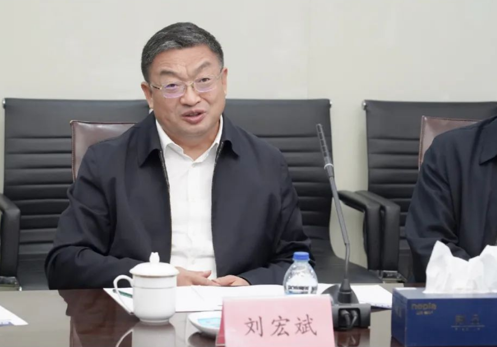 中石化高級(jí)副總裁劉宏斌一行益臨神開參觀考察(圖3) 中石化高級(jí)副總裁劉宏斌一行益臨神開參觀考察(圖3)